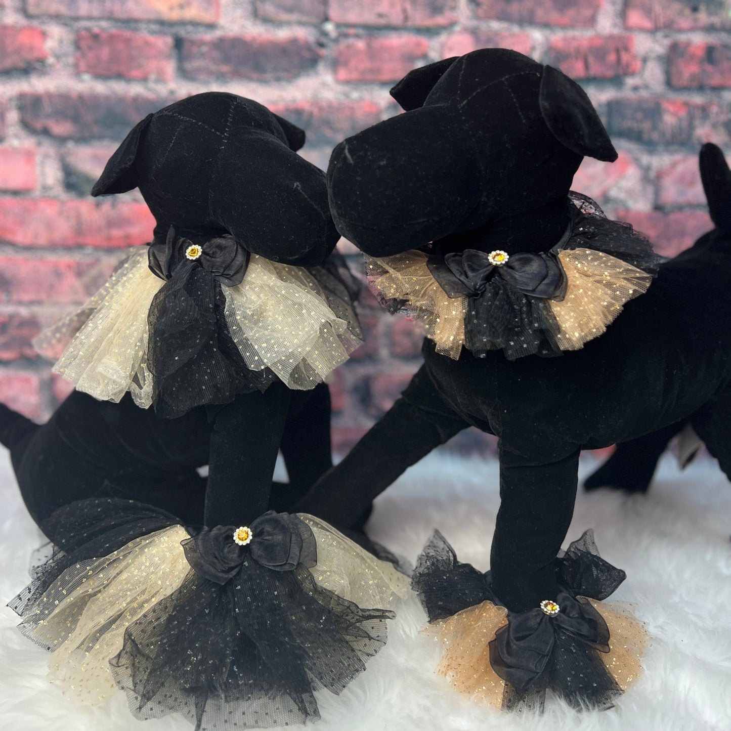 BLACK & GOLD GLITTER TULLE RUFFLE - 4 PACK