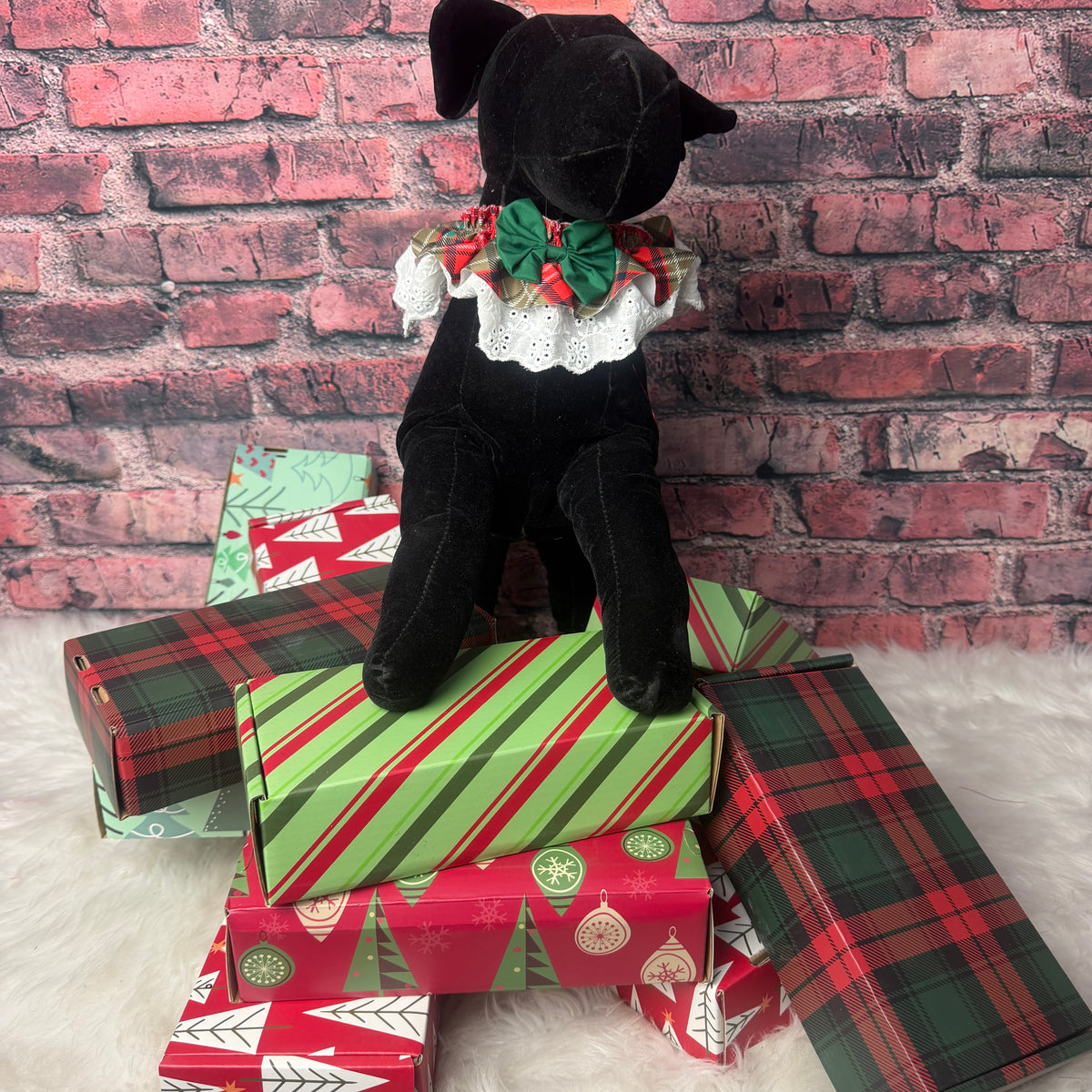 SMALL CHRISTMAS MYSTERY BOX -8 PC