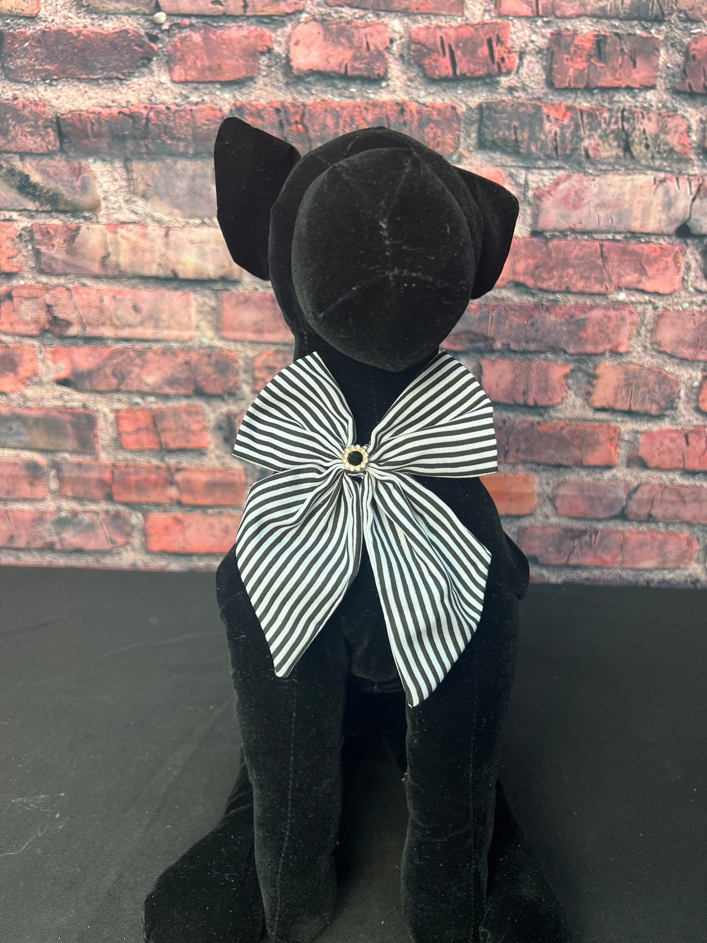 BLACK AND WHITE STRIP BOWTIE WITH TAILS 6 PACK