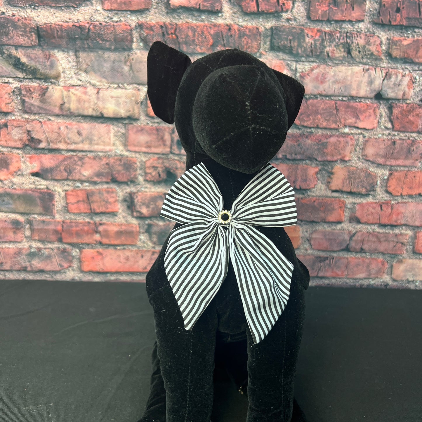 BLACK AND WHITE STRIP BOWTIE WITH TAILS 6 PACK