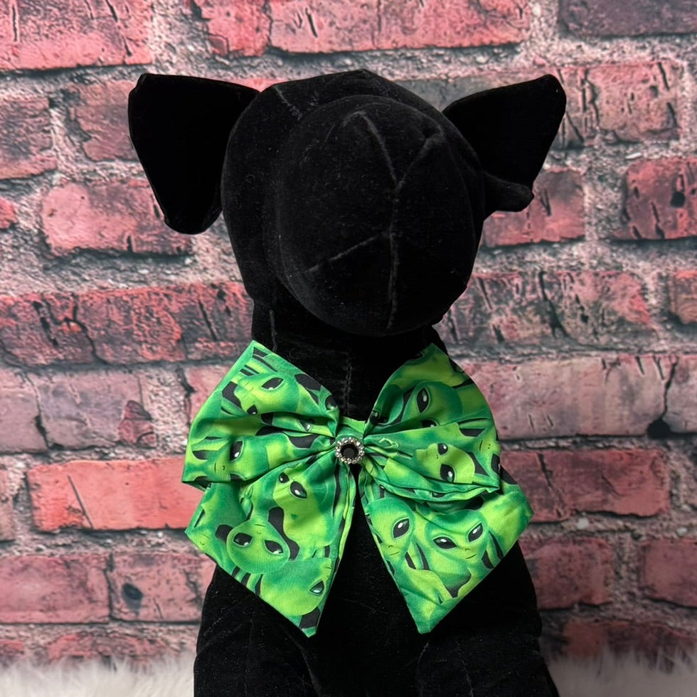 NEW GREEN ALIEN BOWTIE WITH TAILS - 4 PACK