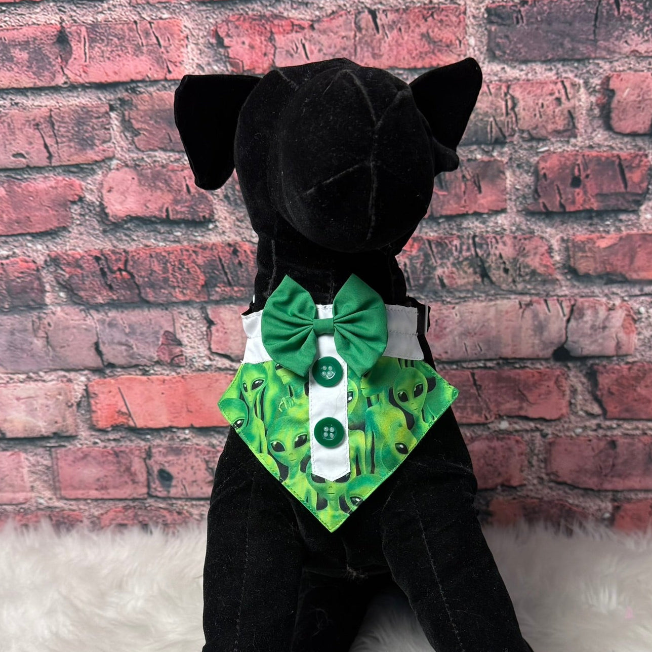 NEW GREEN ALIEN BOY BIB - 4 PACK
