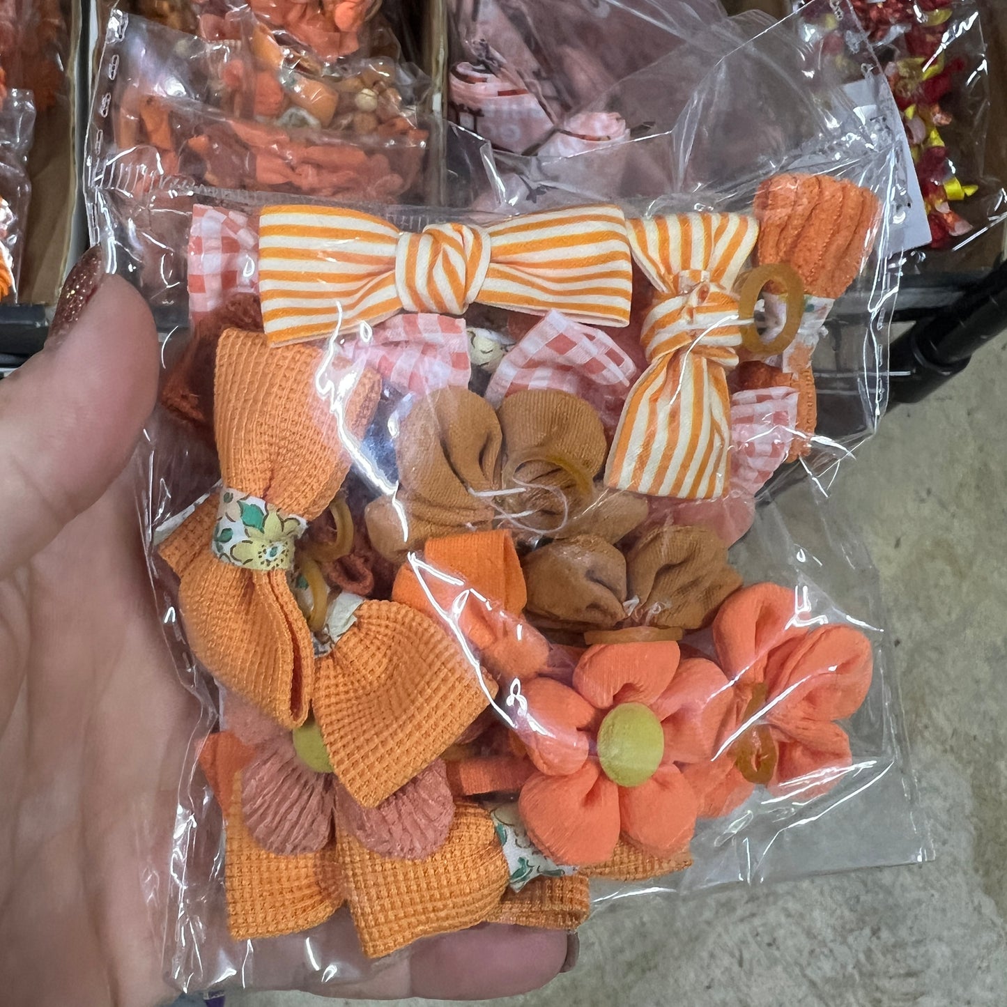 LIVE 26 ASSORTED ORANGE BOWS