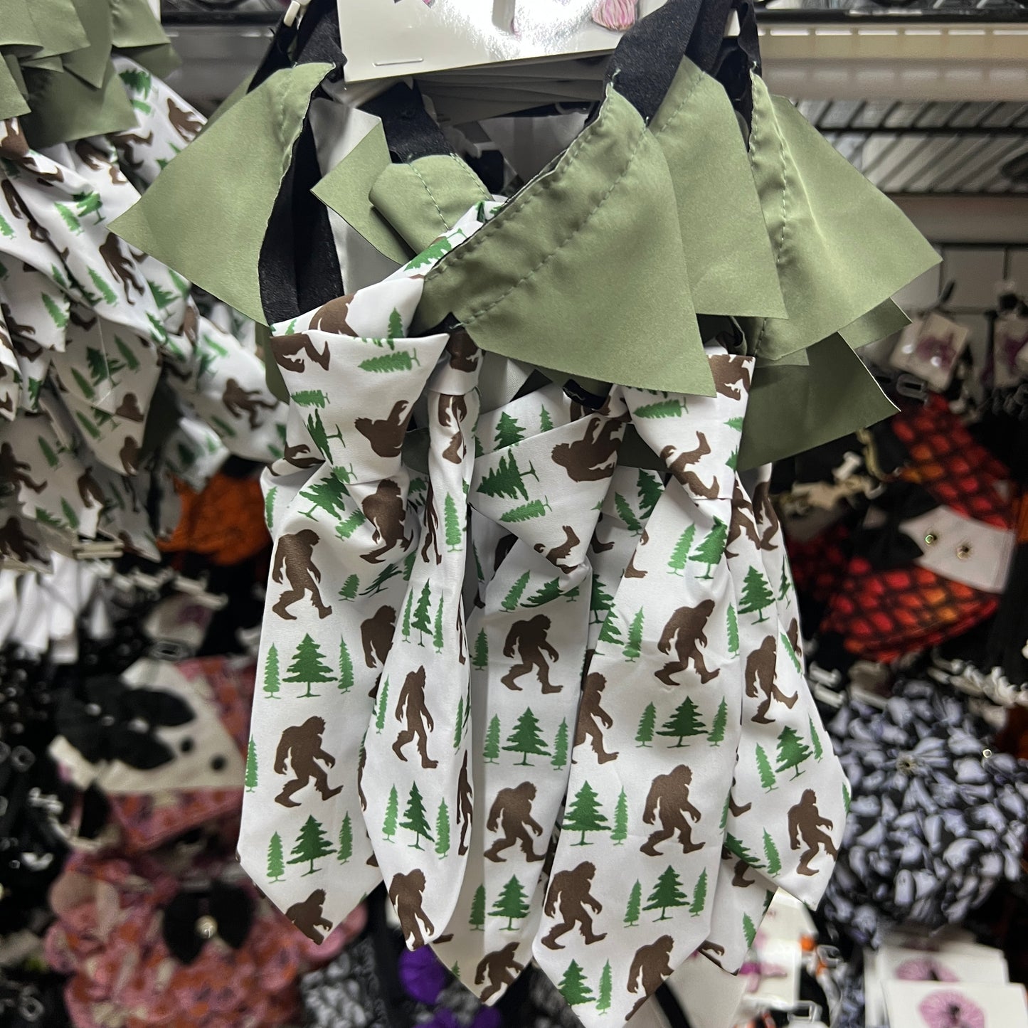 LIVE BIG FOOT TIE LG