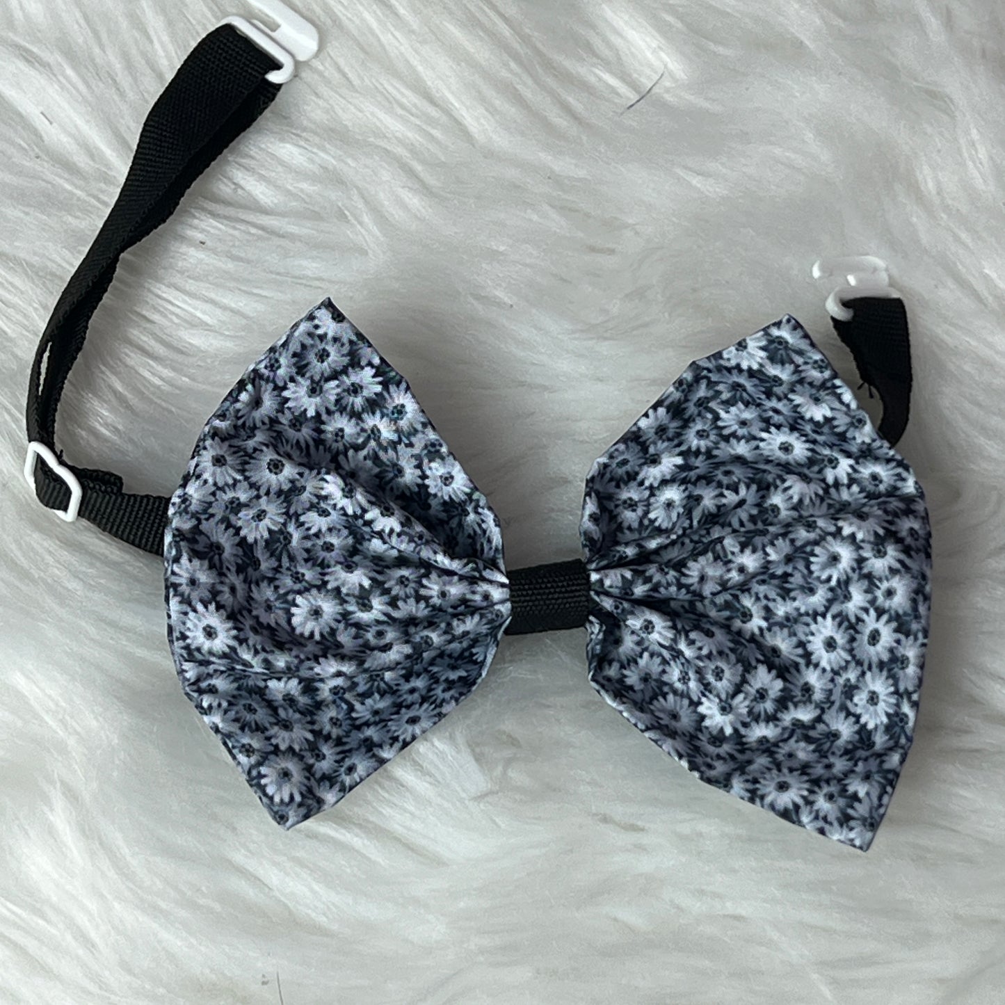 BLACK AND WHITE DAISEY BOW TIE 6 PACK