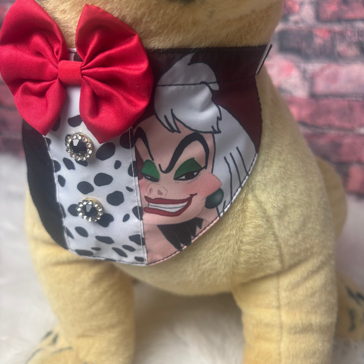 101 Dalmations Cruella Bib - 4 Pack